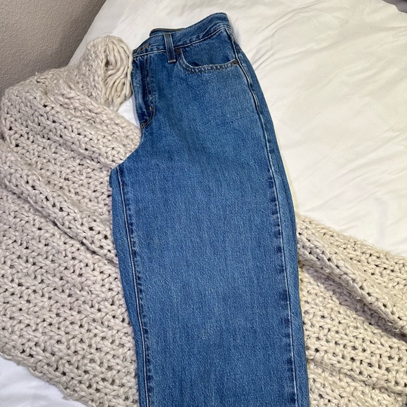 Levi’s High Waisted Straight Jeans - Picture 4 of 5